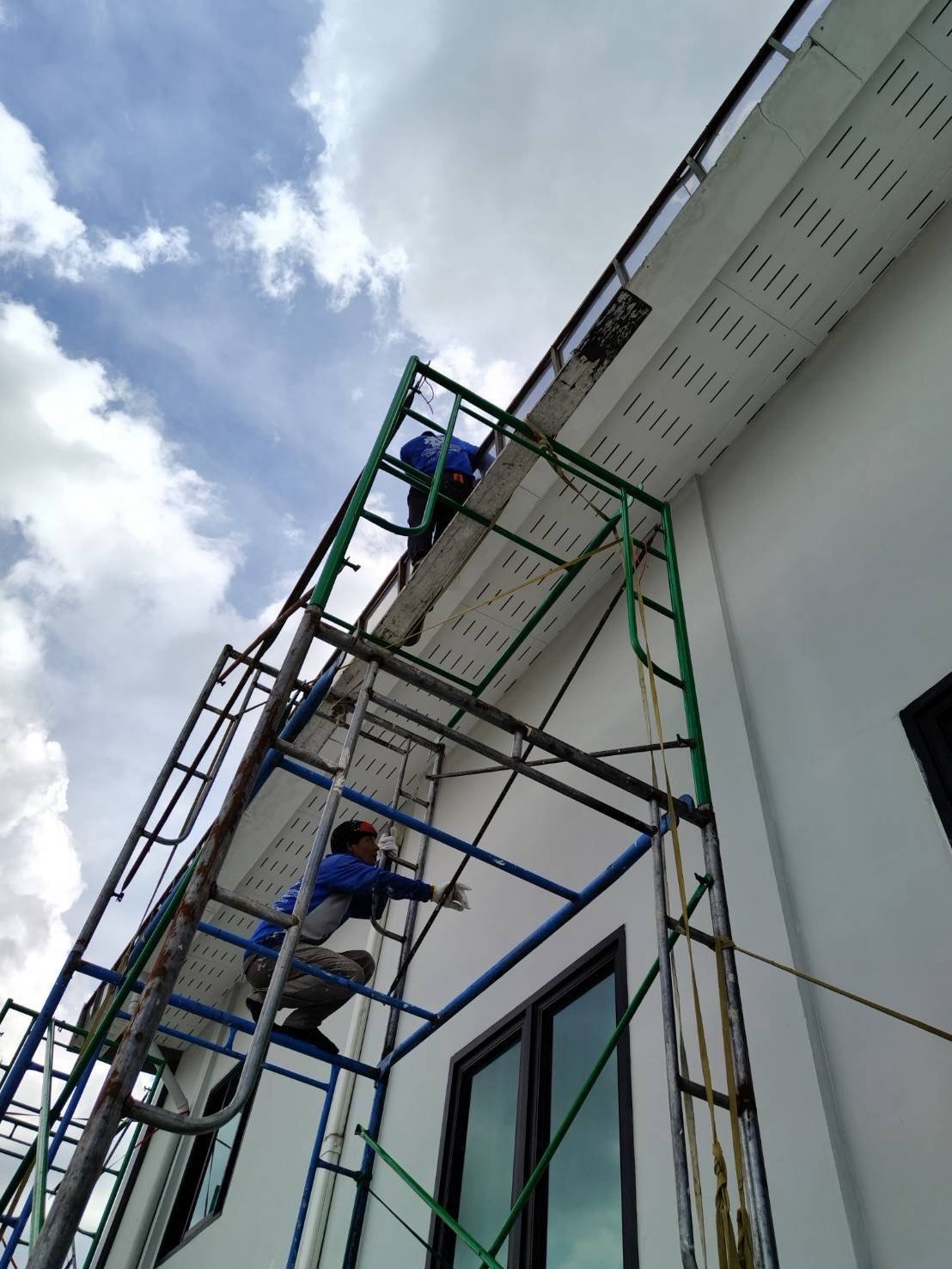 ภาพผลงานฝ้าเพดาน ชายคา และกันสาด โดย Top Roof Service